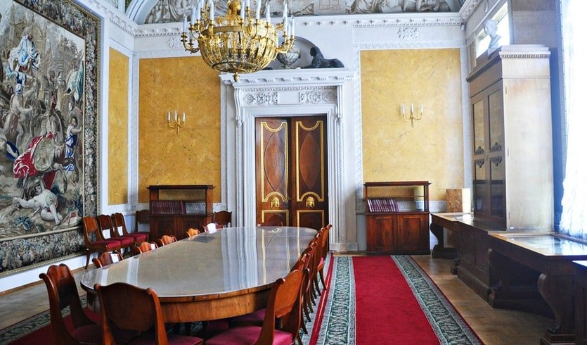 Гобеленовый зал – интерьерные экскурсии от 900 рублей Гобеленовый зал – интерьерные экскурсии от 900 рублей