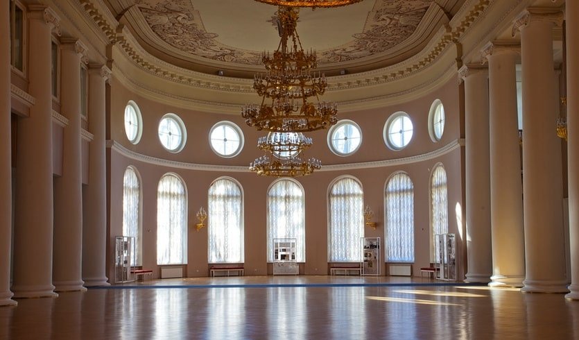 Интерьер внутренних залов – квесты для школьников от 850 рублей