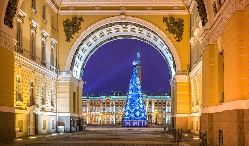 Новогодняя ель на Дворцовой площади — Туры в СПб от 28200 рублей