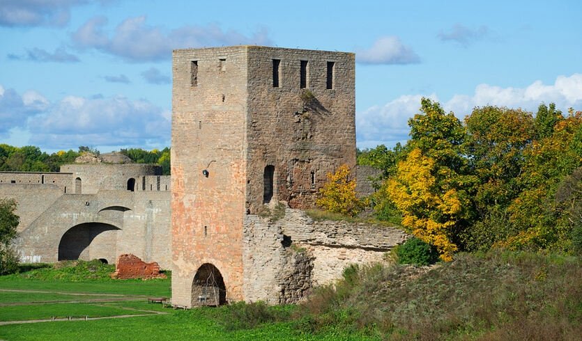 От Копорья до Ивангорода. Замки и творцы — фото № 1 — Фотобанк Лори / Виктор Карасев От Копорья до Ивангорода. Замки и творцы — Автобусные загородные