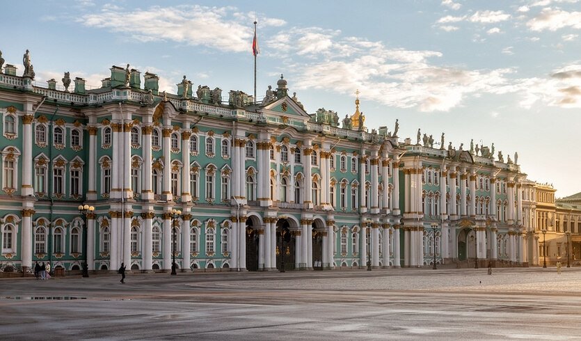 Зимний дворец и Дворцовая площадь – выпускные вечера для 9 класса от 8350 рублей