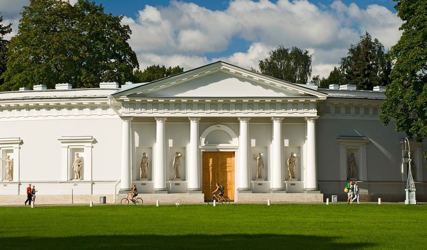 По Елагину острову – пешеходные экскурсии для заказных групп от 290 рублей