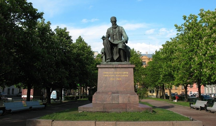 «Гнездо Бенуа» – от Никольского собора до Поцелуева моста – фото №5 – Фотобанк Лори/ Морковкин Терентий  «Гнездо Бенуа» – от Никольского собора до Поцелуева моста – Пешеходные экскурсии от 700 рублей