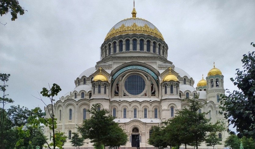 Большое путешествие в Петербург (июнь-август) – фото №6 – Photo by Aleksey Turkin on Unsplash   Большое путешествие в Петербург (июнь-август) – туры в Санкт-Петербург от 30900 рублей