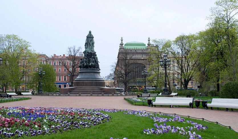 Елисеевский магазин: экскурсия к 8 марта с купеческим чаепитием — Интерьерные