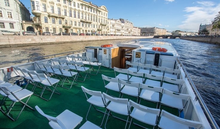 Верхняя палуба – аренда теплохода в СПб от 13000 рублей