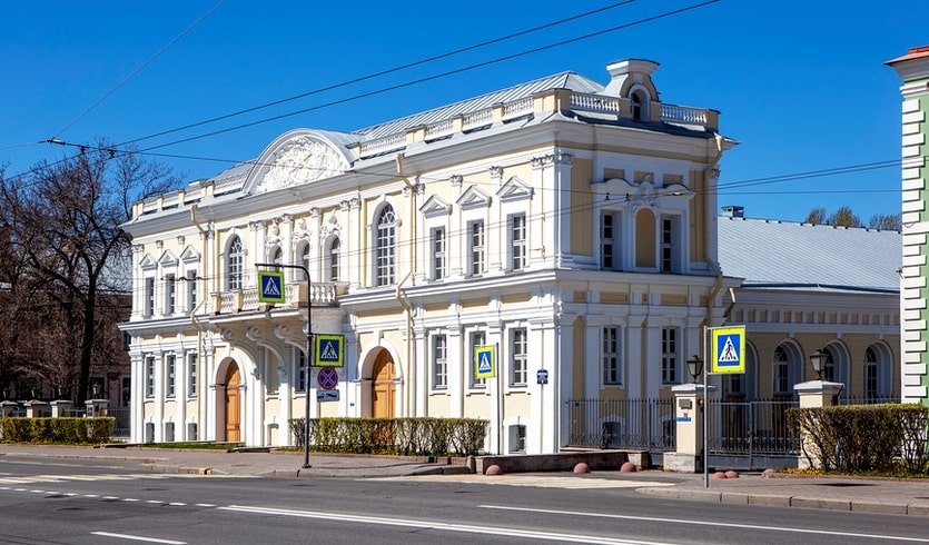 Университетская набережная – фото №1 – Фотобанк Лори/ Сергей Афанасьев  Университетская набережная – Пешеходные экскурсии от 600 рублей