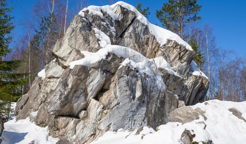 Мраморная скала в парке «Рускеала» – новогодние туры в Карелию от 32400 рублей