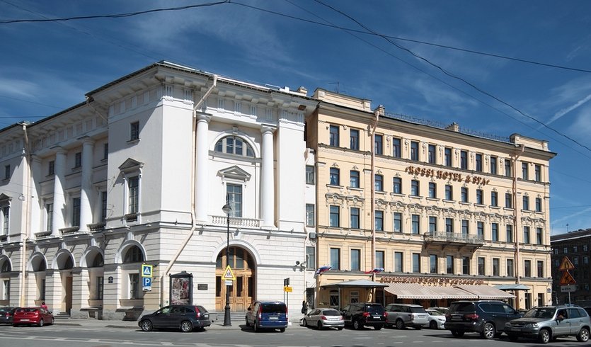 Здание на углу улицы Росси – интерьерные экскурсии от 2300 рублей