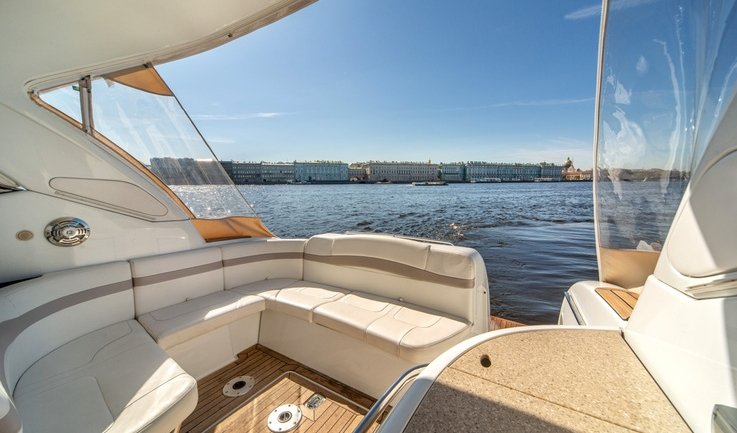 Катер внутри – аренда катера в СПб от 29000 рублей