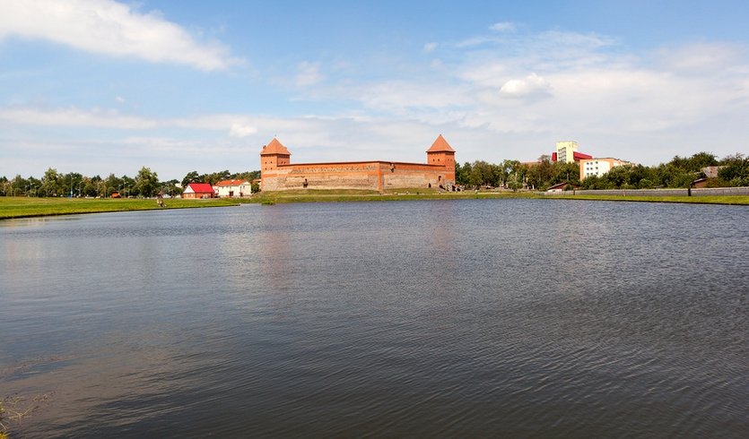 Лидский замок  – туры в Белоруссию от 40000 рублей