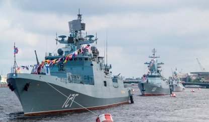 Парад военных кораблей в День ВМФ