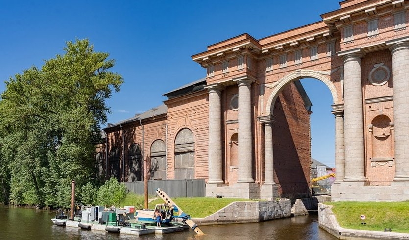 Новая Голландия – пешеходные экскурсии